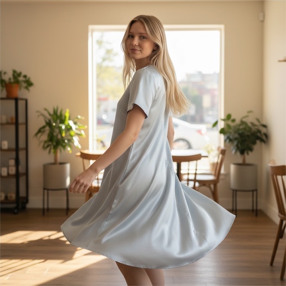 Banana Republic Dresses & Skirts - NWT Banana Republic Silky Dress with Pockets Sz Small